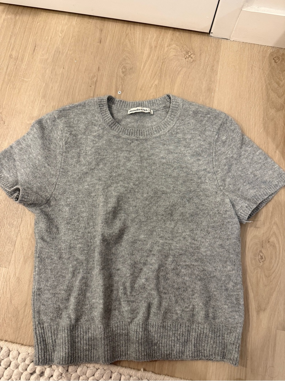 Abercrombie & Fitch Gray Short-Sleeve Crewneck Sweater